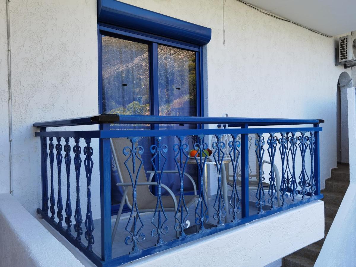 Marinas Studios Livadia  المظهر الخارجي الصورة