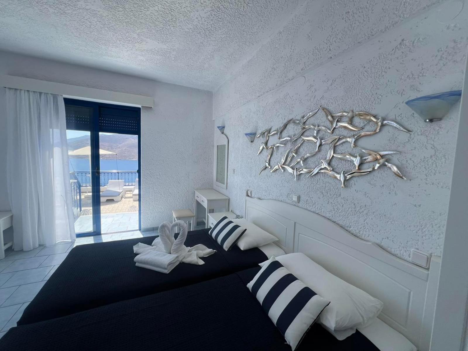 Marinas Studios Livadia  الغرفة الصورة
